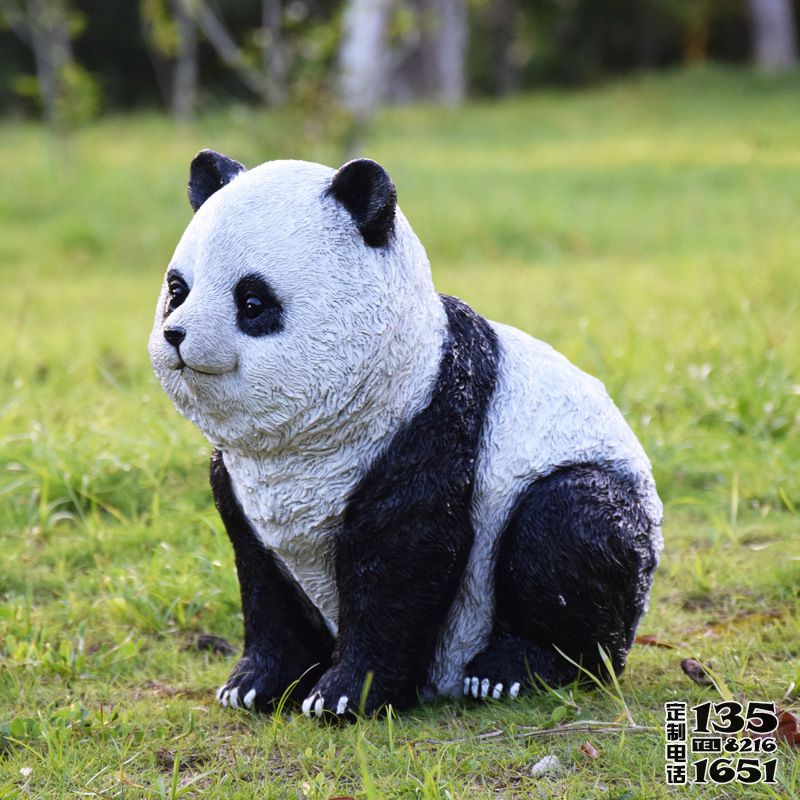 廣場(chǎng)觀光區(qū)蹲坐姿態(tài)玻璃鋼仿真熊貓雕塑 廣場(chǎng)觀光區(qū)蹲坐姿態(tài)玻璃鋼仿真熊貓雕塑