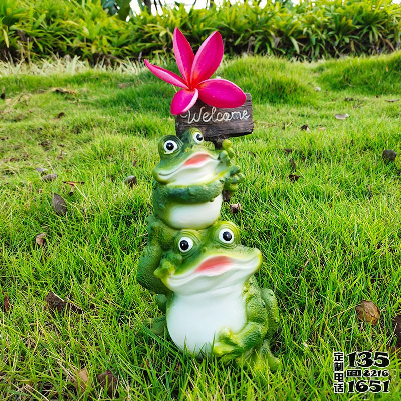 景區(qū)兩只玻璃鋼仿真彩繪青蛙雕塑 景區(qū)兩只玻璃鋼仿真彩繪青蛙雕塑