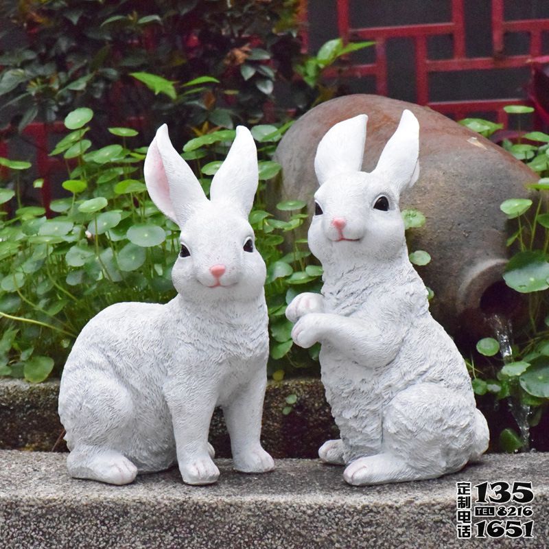 公園兩只可愛的玻璃鋼仿真兔子雕塑 公園兩只可愛的玻璃鋼仿真兔子雕塑