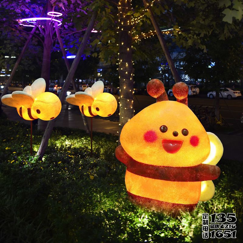 公園草叢插電源發(fā)亮卡通小蜜蜂玻璃鋼雕塑 公園草叢插電源發(fā)亮卡通小蜜蜂玻璃鋼雕塑